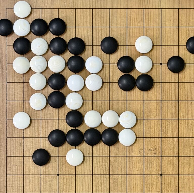 Pourquoi deux yeux font-ils vivre un groupe au Go ?